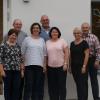 Nach 26 Jahren nimmt Gerlinde Lachmann (dritte von links) Abschied vom Greßthaler Kindergarten, den sie davon 24 Jahre als Leiterin führte. Zum Ruhestand gratulierten Theresia Jakob (Kirchenverwaltung), Pfarrer Christoph Dörringer, Claus Prosch (Kirchenverwaltung), Susanne Dems, Tanja Full (beide Team Kindergarten) sowie Adolf Weiler (Kirchenverwaltung).
