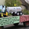 Die prächtigen Aufbauten auf den Motivwagen wurden vielfach bewundert. Die prächtigen Aufbauten auf den Motivwagen wurden vielfach bewundert.