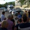 Camper, Dauerparker, Fernfahrer, abgestellte Fahrzeuge: Der Festplatz in Randersacker – hier die Besprechung beim ISEK-Ortsrundgang im Juni  – strahlt große Unordnung aus.