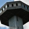 Der Bayernturm bei Zimmerau ist mittlerweile in die Jahre gekommen und soll saniert werden. Nach wie vor wird er aber gerne als Aussichtspunkt sowohl in das Thüringer Land als auch das Grabfeld und die Rhön von Touristen genutzt.