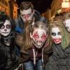 Der Würzburger Zombiewalk beginnt am Vierröhrenbrunnen und endet an der Posthalle.