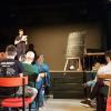 Beim Poetry Slam lernen junge Poeten, vor Publikum selbstbewusst zu sprechen. Beim Poetry Slam lernen junge Poeten, vor Publikum selbstbewusst zu sprechen.