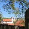 Blick vom Kreuzweg neben der Kirche St. Peter und Paul auf das Rimparer Schloss: Am 9. und 10. November wird die Kirchenverwaltungswahl wiederholt. 
