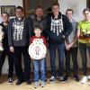 Die Preisträger des Königsschießens (von links): Eberhard Sickmüller, Brigitte Kaul, Andreas Kaul, Schützenkönig Lorenz Hahnsch, Alexander Fuchs, Laurin Klotz (vorne), Jugendkönig Jonathan Fuchs, Aaron Mehring, Lena Beck, Joel Hartmann und 1. Schützenmeister Stephan Klotz.