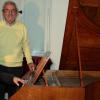 Stolz auf einen alten Hammerflügel, Sammler und Pianist Michael Günther (links) sowie Restaurator Werner Fuchs.
