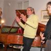 Der Salzburger Restaurator Werner Fuchs im Gespräch mit Konzertbesucherinnen. Der Salzburger Restaurator Werner Fuchs im Gespräch mit Konzertbesucherinnen.