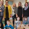 800 Euro spendete das Organisationsteam vom Kinderkleidermarkt in Unterspiesheim den zwei Regelgruppen des Kindergartens Unterspiesheim.