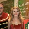 Das neue Giemaul-Paar Paar Stefan IV. und  seine Pagin Sina I. "aus dem Hause Göpfert" mit Gilden-Präsident Christian Reusch.