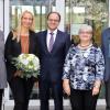 Alle sind froh das Lehrerin Andrea Orth als Konrektorin zurück an die Gochsheimer Mittelschule zurückgekehrt ist. Das Foto zeigt (von links): Schulamtsdirektorin Gabriele Freiberg, Konrektorin Andrea Orth, Rektor Detlef Haas, Gochsheims Bürgermeisterin Helga Fleischer und Personalratsvorsitzender Walter Schäffer.