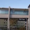 Wie eine Gangway ohne Anschluss: der Gang, der einmal das bereits abgerissene alte Krankenhaus und den Neubau verbunden hat. Wie eine Gangway ohne Anschluss: der Gang, der einmal das bereits abgerissene alte Krankenhaus und den Neubau verbunden hat.