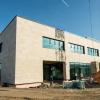 Das neue Vorlesungsgebäude der Fachhochschule für die Wirtschaftswissenschaften in den ehemaligen Ledward-Kasernen wird ab Herbst 2020 genutzt. Die CSU beantragte nun auch einen sicheren Übergang über die Niederwerrner Straße auf Höhe Richard-Strauss-Straße, da die Campus-Achse dort Richtung FH-Hauptgebäude verläuft.