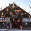 Die Weihnachtsscheune in Hellingen von außen. Ab dem 1. Dezember hat sie wieder geöffnet. Die Weihnachtsscheune in Hellingen von außen. Ab dem 1. Dezember hat sie wieder geöffnet.