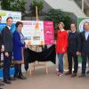 Bei der Übergabe des Biogas-Wärmeschildes in der Wernecker Mittelschule waren dabei (von links): Markus Bäuml, Regionalreferent Fachverband Biogas, Prof. Kilian Hartmann, Präsidiumsmitglied, Landrat Florian Töpper, Bürgermeisterin Edeltraud Baumgartl, Bundestagsabgeordnete Anja Weisgerber, Ulrich Beck, Geschäftsführer Biogasanlage Bioenergie Ettleben, Landtagsabgeordneter Paul Knoblach, Bernhard Bedenk ÜZ Mainfranken, Schulleiterin Nicole Schmitt und Norbert Kolb, Beiratsvorsitzender Bioenergie Ettleben.