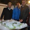 Architekt Martin Eckert (links) und Projektentwickler Erik Koller (rechts), in der Mitte Philipp Vogel von der Familie Vogel. Architekt Martin Eckert (links) und Projektentwickler Erik Koller (rechts), in der Mitte Philipp Vogel von der Familie Vogel.