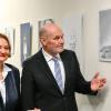Carmen Schiller (links) und die Bundesvorsitzende von Terre des Femmes, Christa Stolle (Mitte), führten die Besucher durch die Ausstellung im Landratsamt. Landrat Eberhard Nuß zeigte sich beeindruckt. Carmen Schiller (links) und die Bundesvorsitzende von Terre des Femmes, Christa Stolle (Mitte), führten die Besucher durch die Ausstellung im Landratsamt. Landrat Eberhard Nuß zeigte sich beeindruckt.