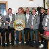 Auf dem Bild zu sehen sind von links Schützenkönig Andreas Berbner, erster Ritter Dieter Geiling Stifter der Königsscheibe Thomas Oestreicher zweiter Ritter Klaus Schöll zweiter Vorstand Volker Thorwart  mit den Sportleitern Tobias Geiling und Horst Thorwart.