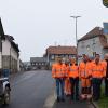 Nach sieben Wochen Bauzeit ist die Sanierung der Ortsdurchfahrt Maroldsweisach abgeschlossen. Unser Bild zeigt Mitarbeiter der Baufirma und des Straßenbauamtes sowie Bürgermeister Wolfram Thein (Zweiter von rechts) und den Abteilungsleiter des staatlichen Bauamts Schweinfurt, Manfred Rott (rechts).