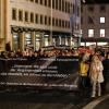 Zahlreiche Würzburger nahmen zum Gedenken an die Deportation der Juden aus Würzburg an einem Schweigemarsch teil.