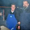 Extralange Bratwürste gibt es beim Winterzauber bei den Grillmeistern. Extralange Bratwürste gibt es beim Winterzauber bei den Grillmeistern.