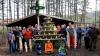 "Feuer und Flamme für Leinachs Wald" ist nicht nur das Aufbau-Team der Leinacher Waldweihnacht mit Chef-Organisator Waldemar Amrehn (rechts).