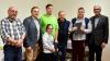 Die Lehrzeit in der Hohenrother Lebenshilfe-Werkstätte erfolgreich absolviert: Dazu gratulierten  Werkstattleiter Andreas Witke (Zweiter von links), Werkstattrat Andreas Knobling (links) sowie Elternbeiratsvorsitzender Alois Gensler (rechts).