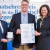 Von links: Landesinnungsmeister Konrad Ammon jun., Wolfgang Dees und Landtagspräsidentin Ilse Aigner