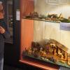 25 unterschiedliche Krippen aus der ganzen Welt sind in Gerolzhofen in den Schaufenstern der Geschäfte der Spitalstraße und im alten Rathaus ausgestellt. 25 unterschiedliche Krippen aus der ganzen Welt sind in Gerolzhofen in den Schaufenstern der Geschäfte der Spitalstraße und im alten Rathaus ausgestellt.