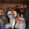 Die Familie Barthel und der kleine Finn mit den Schäfern Winfried Huppmann und Michael Pausder, Weihnachtsengel Verena Bentele, Monika Rödemer vom Musikverein, Bürgermeister Oliver Brust und Geldersheimer Weihnachtsengeln.