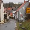 Die bisherigen Verkehrszeichen bei der Einfahrt nach Lembach genügen den Bürgern nicht und sie hätten am liebsten die Durchfahrt für große Lastwagen gesperrt.