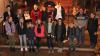 Die Schülerband „the famous inofficials“ der staatlichen Realschule Kitzingen mit (vorne von links)  Leni Sailer,  Julia Sterk, Franziska Sterk, Susanna Emmel, Amelie Weyer, Jana Zimmermann, Moritz Lenz und (hinten von links)   Christian Sterk, Johanna Kis, Johanna Scheidler, Jenny Weiß, Christoph Schwitalla, Lehrer Rainer Wolf und Petra Sterk.