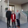 Pfarrer Thomas Menzel nahm die Segnung der sanierten Mehrzweckhalle in Leubach vor. Bürgermeisterin Agathe Heuser-Panten und Joachim Perleth erinnerten an den baulichen Werdegang.
