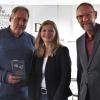 Kam auf Einladung des Bayernkollegs Schweinfurt: Thomas Raufeisen (links). Hier zusammen mit Monika Joachim (Kommissarische Schulleiterin) und Michael Goll (Fachleiter Geschichte). Kam auf Einladung des Bayernkollegs Schweinfurt: Thomas Raufeisen (links). Hier zusammen mit Monika Joachim (Kommissarische Schulleiterin) und Michael Goll (Fachleiter Geschichte).