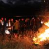 Loderndes Mahnfeuer in den Astheimer Weinbergen: Die Initiative "Land schafft Verbindung" konnte sich bei ihrem stillen Protest am Freitagabend über eine gute Resonanz freuen. Die Teilnehmer führten viele gute Gespräche.