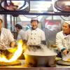 Nicht nur in Xi’an ist das Essen abwechlsungsreich und köstlich. Hier bereiten drei Köche gerade Lammeintopf zu. Nicht nur in Xi’an ist das Essen abwechlsungsreich und köstlich. Hier bereiten drei Köche gerade Lammeintopf zu.