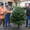 Neben Handgemachtem und kulinarischen Genüssen gab es auf dem Adventsmarkt im Christbaumdorf natürlich auch Weihnachtsbäume zu kaufen. Neben Handgemachtem und kulinarischen Genüssen gab es auf dem Adventsmarkt im Christbaumdorf natürlich auch Weihnachtsbäume zu kaufen.
