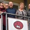 Im Zentrum für Aphasie & Schlaganfall Unterfranken finden Betroffene und Angehörige Hilfe. Im Bild (von links) Psychologin Beate Hechtle-Frieß, Angehöriger Manfred Neuhöfer, Zentrums-Geschäftsführer Thomas Hupp sowie die Aphasiker Jutta Neuhöfer und Andreas Ringling.