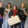 In der Irena-Sendler-Schule fand ein Theaterprojekt statt. Das Bild zeigt von links: Dirk Bayer und Christina Greif (Schauspieler), Alexandra Glaesner-Liebst (Bereich Schulsozialarbeit), Maria Reichert-Härder (Gesundheitsamt) und Schulleiter Jürgen Endres.