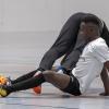 Sitzfußball? So kurios kam das WFV-Siegtor im Finale zustande: Djibril Bah stocherte den Ball unter dem stürzenden ETSV-Torwart Stefan Kunze hindurch ins Tor. Sitzfußball? So kurios kam das WFV-Siegtor im Finale zustande: Djibril Bah stocherte den Ball unter dem stürzenden ETSV-Torwart Stefan Kunze hindurch ins Tor.