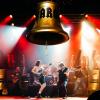 Die AC/DC-Imitationsband "Barock" läutet am Wochenende in Würzburg die "Hells Bells".