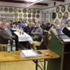 Überaus groß war das Interesse an der Informationsveranstaltung des BBV zur geplanten Satzung der Stadt Iphofen zum Vorkaufsrecht für die Holzwiesen. Bürgermeister Josef Mend erläuterte die Gründe zum Erlass der Satzung und nahm zu kritischen Äußerungen Stellung.