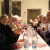 Wein und Neujahrsbrezen gibt es für alle bei der Kauzensitzung im Ochsenfurter Rathaus.