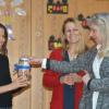 Sind stolz auf das Sammelergebnis der Kinder der Bachgrund-Schule Gössenheim: Im Bild (von links) Simone Weickmann, Sabine Vogel und Maria Hisch. 280 Euro haben sie für Kinder in Tansania gesammelt.