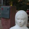 Schneewittchen auf der Parkbank von Bettina Seitz sitzt seit 2015 in der Lohrer Anlage. Schneewittchen auf der Parkbank von Bettina Seitz sitzt seit 2015 in der Lohrer Anlage.