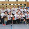 Ein Bild aus besseren Tagen, im März 2019 stieg die TG Heidingsfeld als Landesliga-Meister in die Bayernliga auf: (stehend von links) Trainer Heiko Karrer, Physiotherapeut Jan Schüler, Felix Mayer, Max Lang, Dennis Orf, Bence Bordacs, Jan Polydore, Luis Franke, Dominik Orf, Patrick Schneider, Andreas Hilpert, Betreuer Herbert Seelig, (vorne von links) Fabian Tatzel, Matyas Varga, Robert Tschuri, Henrik Nass und Gabor Farkas. Heute ist von dem damaligen Erfolgsteam nur noch wenig übrig.