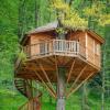 Der beginnende Frühling lockt zu Führungen und Exkursionen, bei denen man die Klosterruine Schönrain, die Mühlen des Buchentals, den Ronkarzgarten in Gemünden oder das Baumhaushotel (im Bild) in Gräfendorf kennen lernen kann. Der beginnende Frühling lockt zu Führungen und Exkursionen, bei denen man die Klosterruine Schönrain, die Mühlen des Buchentals, den Ronkarzgarten in Gemünden oder das Baumhaushotel (im Bild) in Gräfendorf kennen lernen kann.
