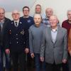 Ehrungen bei der Feuerwehr: (von links) Vorsitzender Ulrich Göb, 2. Kommandant Thomas Brückner, 2. Vorsitzender Norbert Brückner und Kommandant Thomas Bauer überreichten Urkunden und Bocksbeutel an die langjährigen Mitglieder Bernhard Rath, Gotthard Fuchs, Markus Redelberger, Josef König, Josef Drescher, Edwin Eichelmann, Werner Strobel und Horst Bauer.