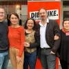 Das Spitzenpersonal der Linken im Kommunalwahlkampf: (v.l.n.r.): Kreisvorsitzender Viktor Grauberger (Listenplatz 4), Barbara Meyer (Platz 3), Bundestagsabgeordnete und Landratskandidatin Simone Barrientos, OB-Kandidat Sebastian Roth und Anna-Maria Dürr (Platz 2).