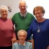lm Bild: das "Geburtstagskind" Maria Bauer mit (von links) Inge Grübel, Hans Bach und Christina Sachs.