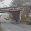 Für die Erneuerung der Bahnbrücke an der B 285 hat das Staatliche Bauamt eine neue Planvariante entwickelt, die die Eingriffe in den Damm minimiert und die lichte Weite erhöht.