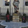 Die Pflasterer legten aus Steinen ein Kreuz vor die Madonna in Wülflingen. Die Pflasterer legten aus Steinen ein Kreuz vor die Madonna in Wülflingen.